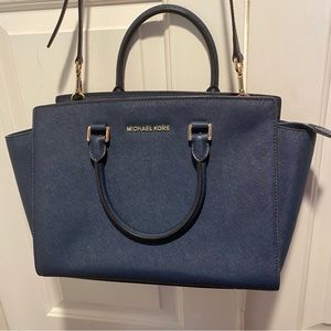 Like New! Michael Kors Selma 💙